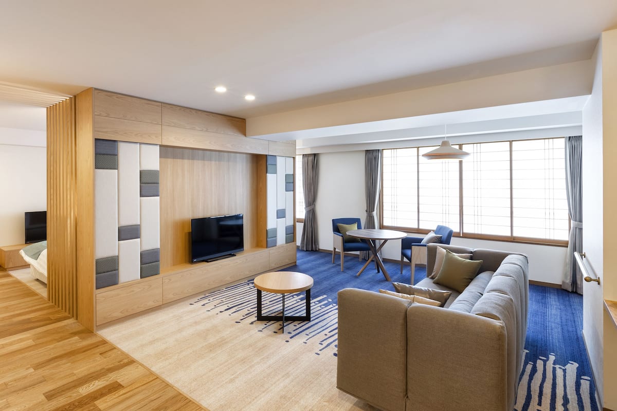 Universal Suite Room | In-room safe, blackout drapes, iron/ironing board (on request)