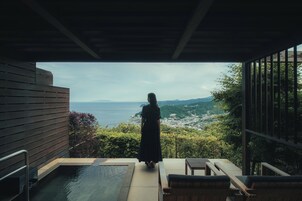 Twin Room Open-air Bath | Minibar, in-room safe, desk, iron/ironing board