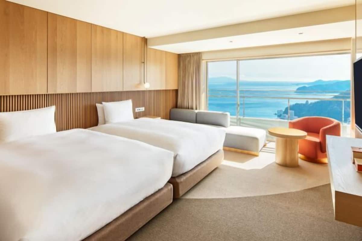 Minibar, in-room safe, desk, iron/ironing board