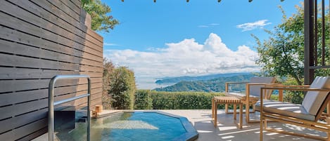 Twin Room Open-air Bath | Minibar, in-room safe, desk, iron/ironing board
