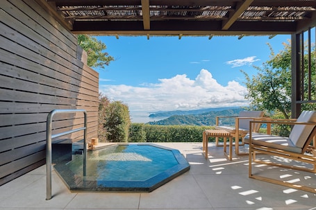 Twin Room Open-air Bath | Minibar, in-room safe, desk, iron/ironing board