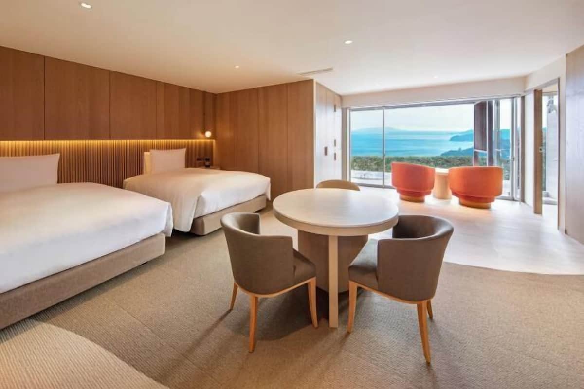 Minibar, in-room safe, desk, iron/ironing board
