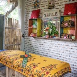 Espace de soins pour les couples, bain à remous, soins corporels
