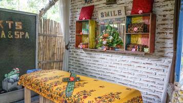 Couples treatment room(s), hot tub, body treatments, aromatherapy