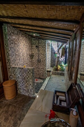 Joglo with rice field view | Bathroom | Shower, free toiletries, hair dryer, slippers - KTS Balinese Villas (Canggu)