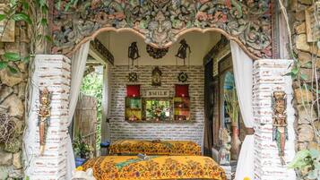 Couples treatment room(s), hot tub, body treatments, aromatherapy