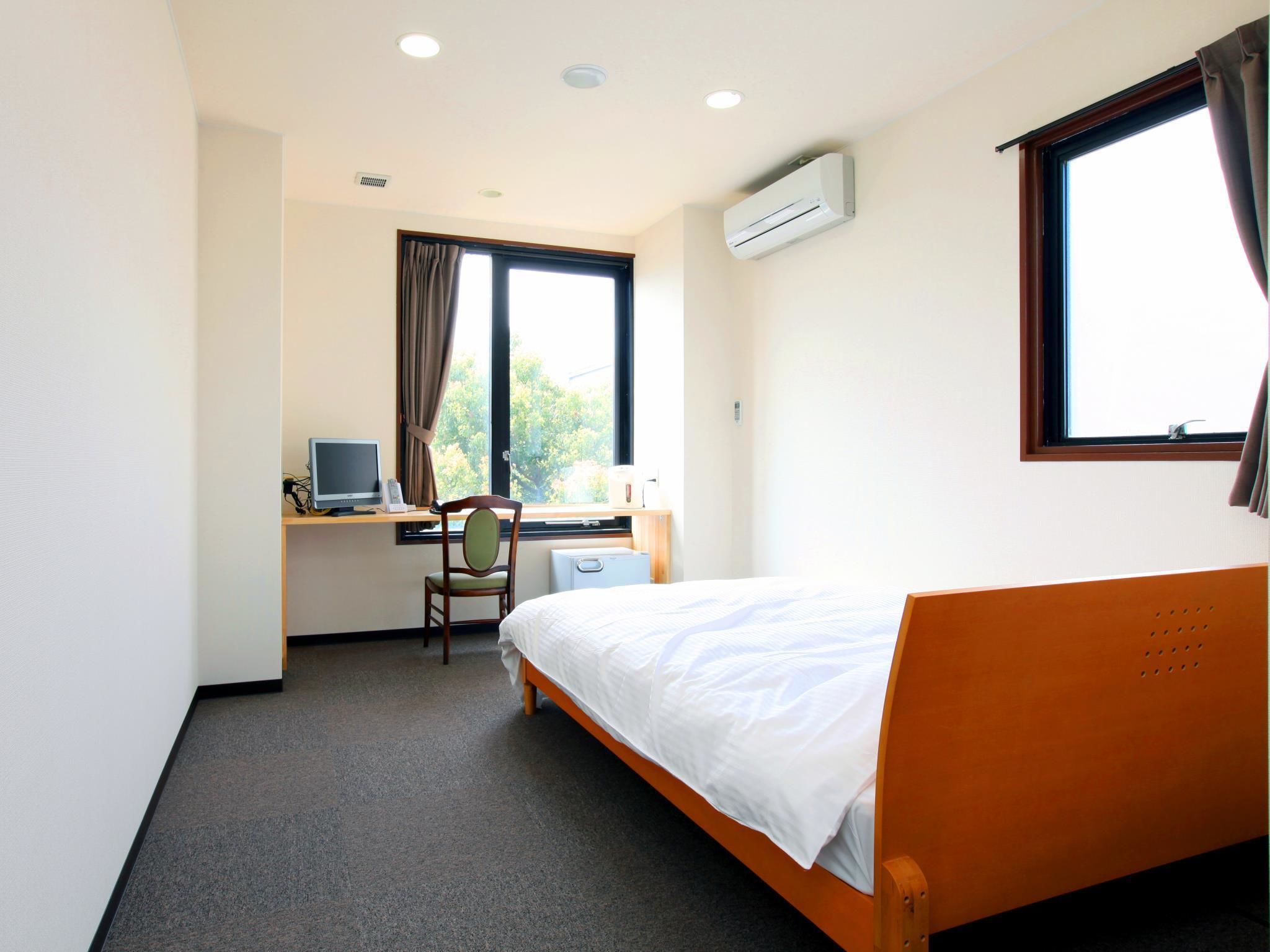 In-room safe, desk, laptop workspace, iron/ironing board