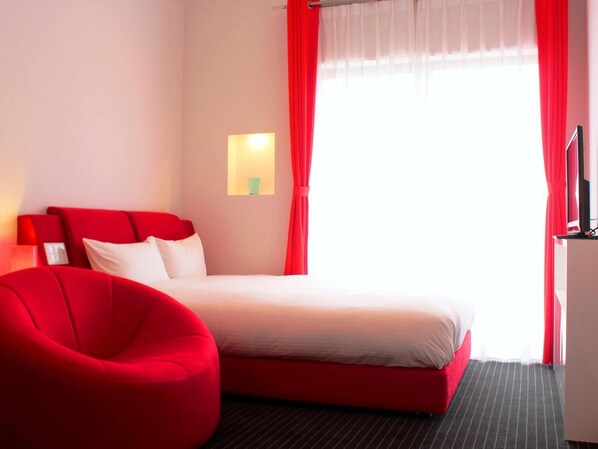 In-room safe, desk, laptop workspace, iron/ironing board