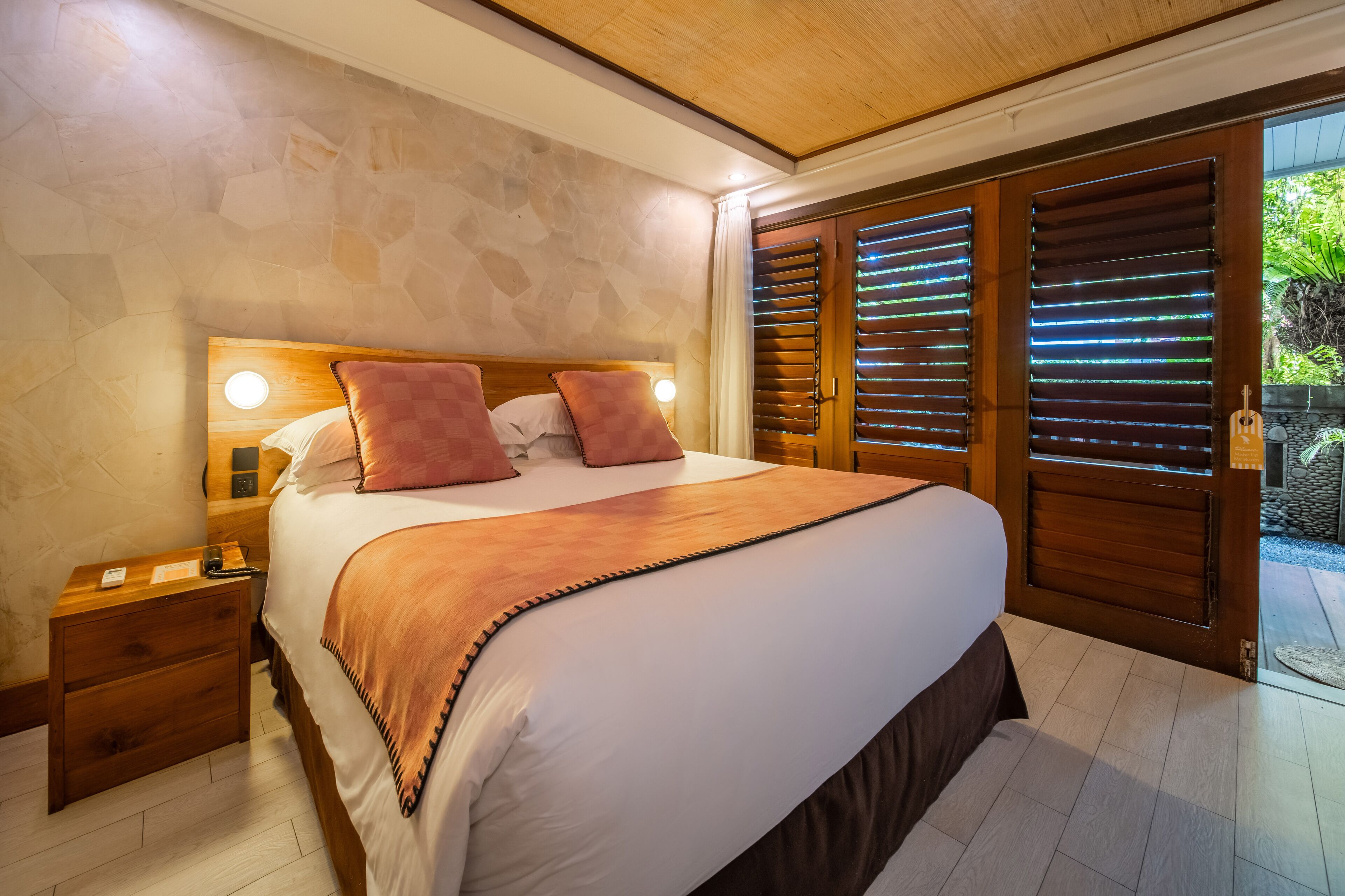 standard room | premium bedding, in-room safe, desk, blackout curtains