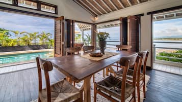 Presidential Suite, Private Pool, Ocean View | Living area | 43-inch Smart TV with cable channels