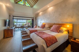 Deluxe Room, Ocean View | Premium bedding, in-room safe, desk, blackout drapes