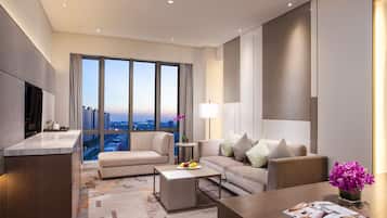 Executive Suite, 1 Bedroom | Minibar, in-room safe, iron/ironing board, rollaway beds
