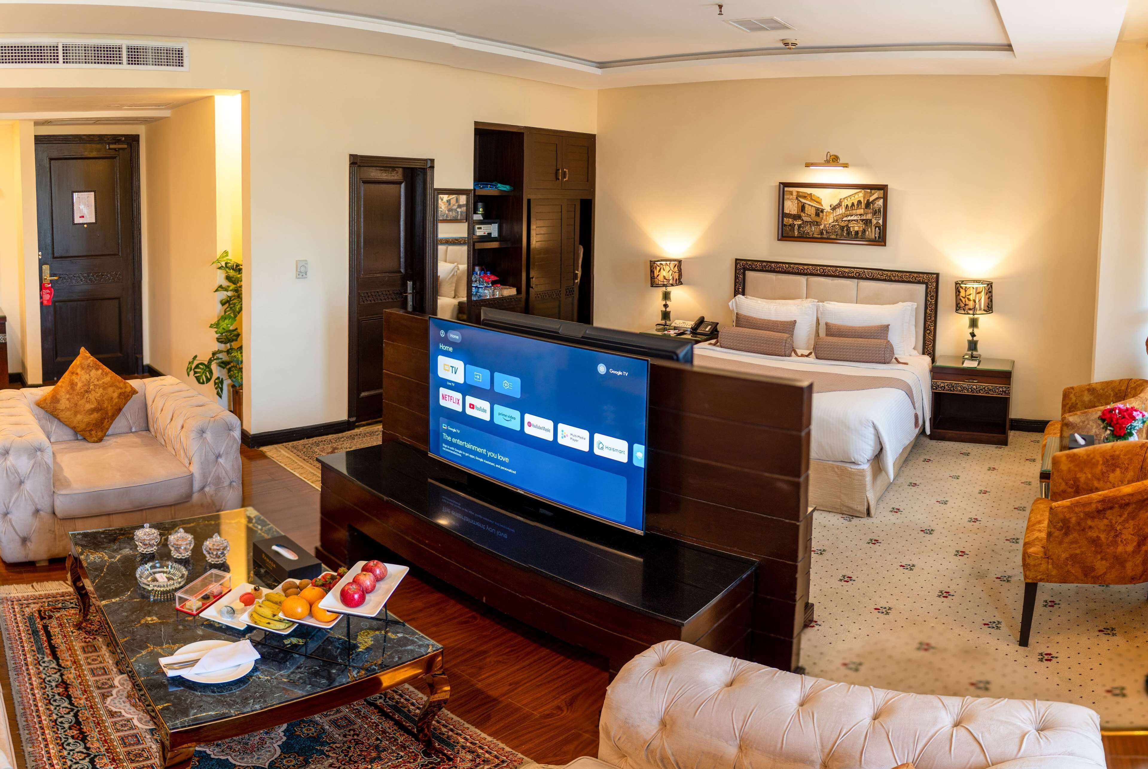 Panoramic Suite, 1 King Bed, Smoking | Minibar, in-room safe, desk, laptop workspace