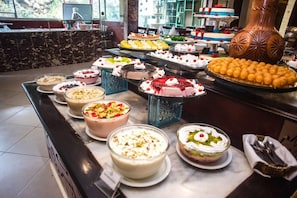 Dining - Hotel Mehran (Karachi)