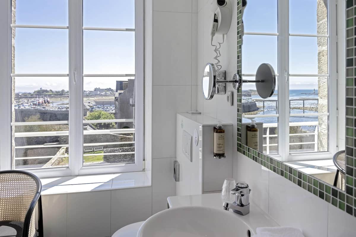 Zimmer (Port Side) | Minibar, Zimmersafe, schallisolierte Zimmer, kostenloses WLAN