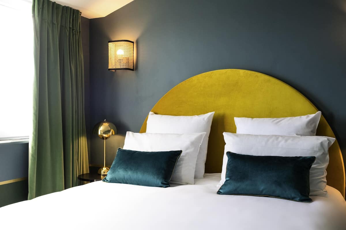 Zweibettzimmer (Old Town Side) | Minibar, Zimmersafe, schallisolierte Zimmer, kostenloses WLAN