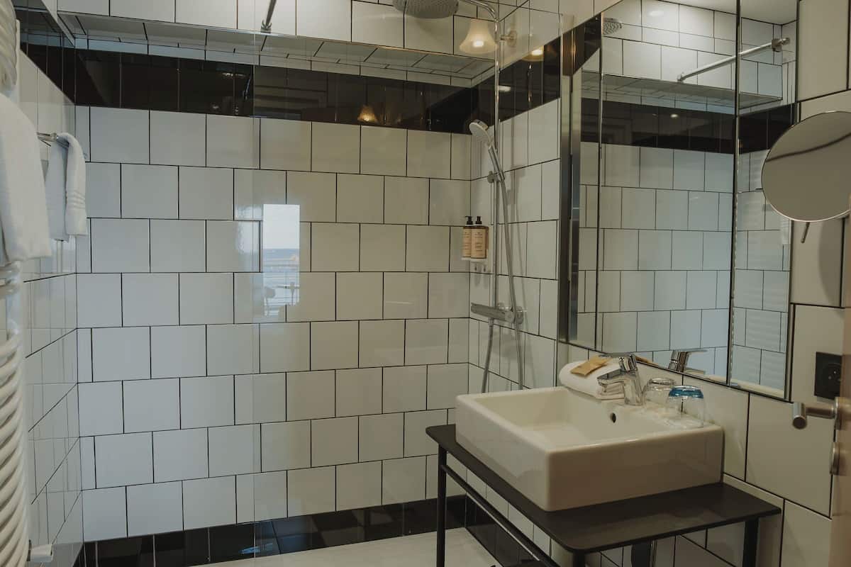 privilege, room, balcony, sea view | bathroom | eco-friendly toiletries, hair dryer, towels, shampoo