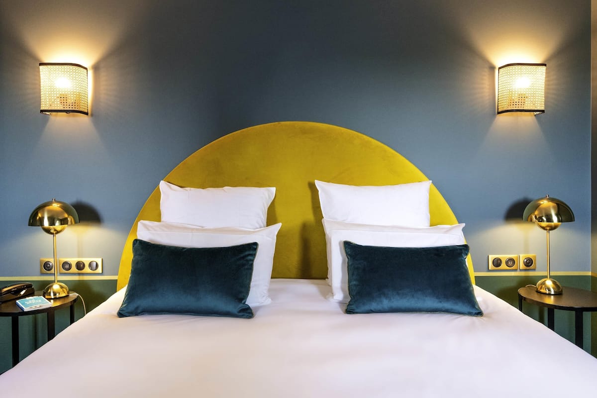 Zimmer, 1 Doppelbett (OLD TOWN) | Minibar, Zimmersafe, schallisolierte Zimmer, kostenloses WLAN