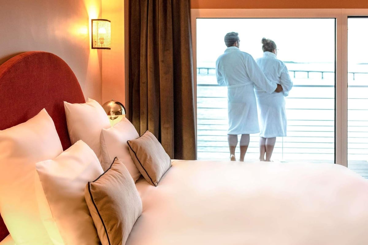 Privilege, Chambre, balcon, vue mer | Minibar, coffres-forts dans les chambres, chambres insonorisées