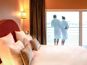 Privilege, Zimmer, Balkon, Meerblick | Minibar, Zimmersafe, schallisolierte Zimmer, kostenloses WLAN