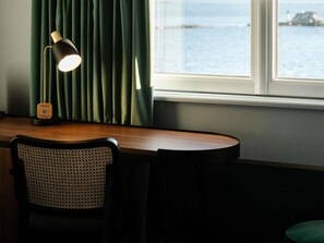 Camera, 1 letto matrimoniale, vista mare | Minibar, una cassaforte in camera, insonorizzazione, Wi-Fi gratuito