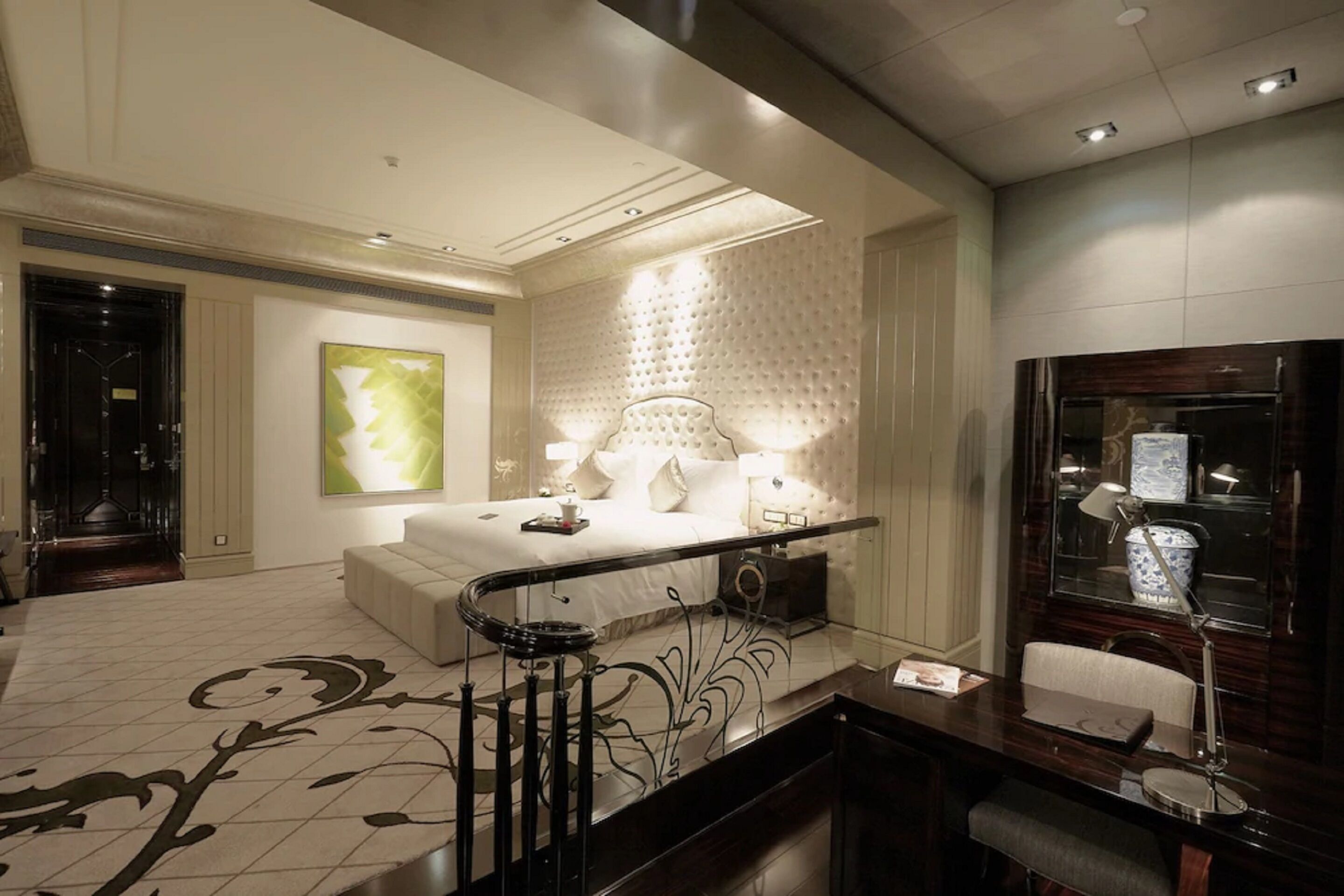 business room with king size bed | premium bedding, down duvets, pillow-top beds, minibar