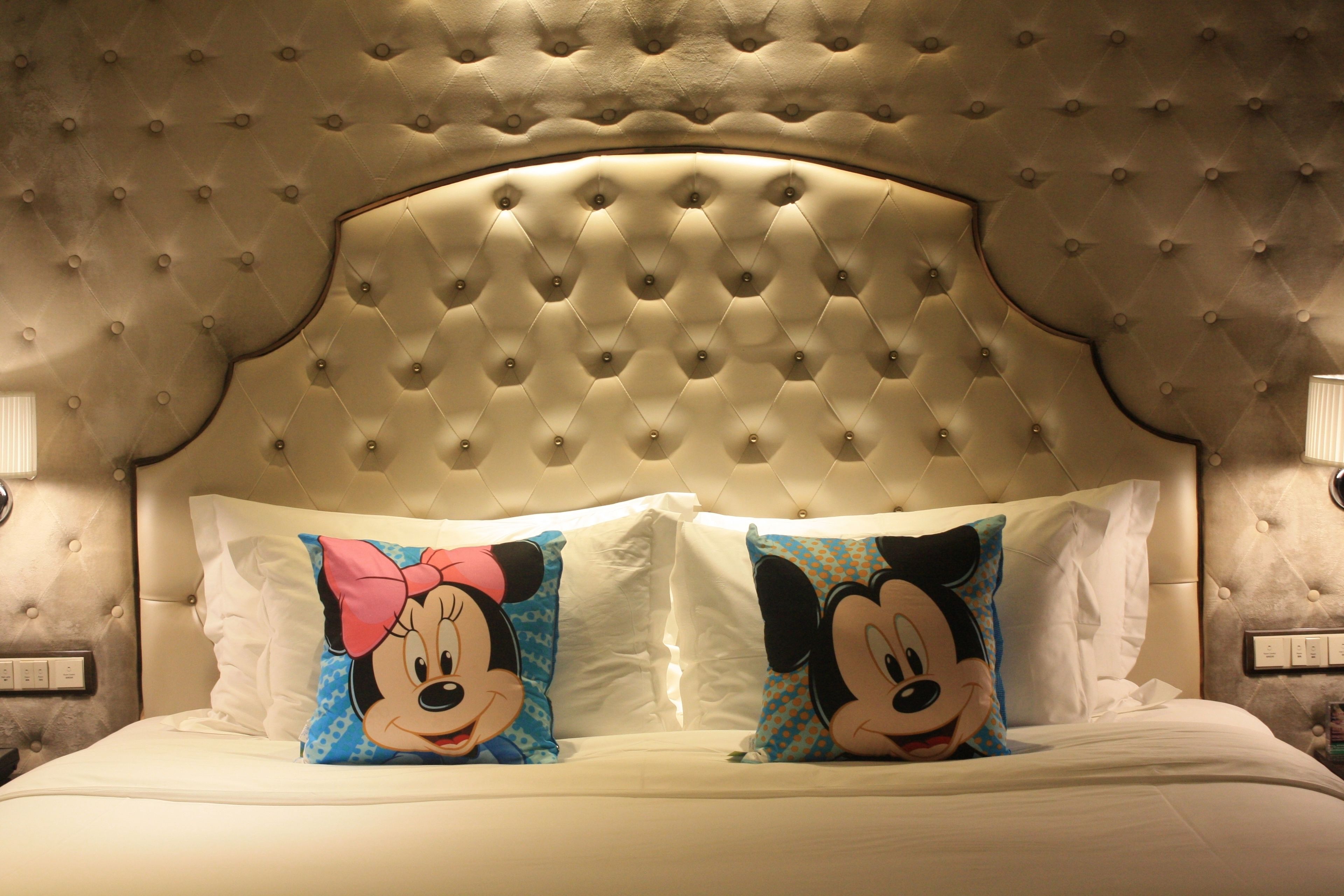 business room with king size bed | children’s theme room