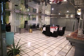 Dining - De Papae (Islamabad)