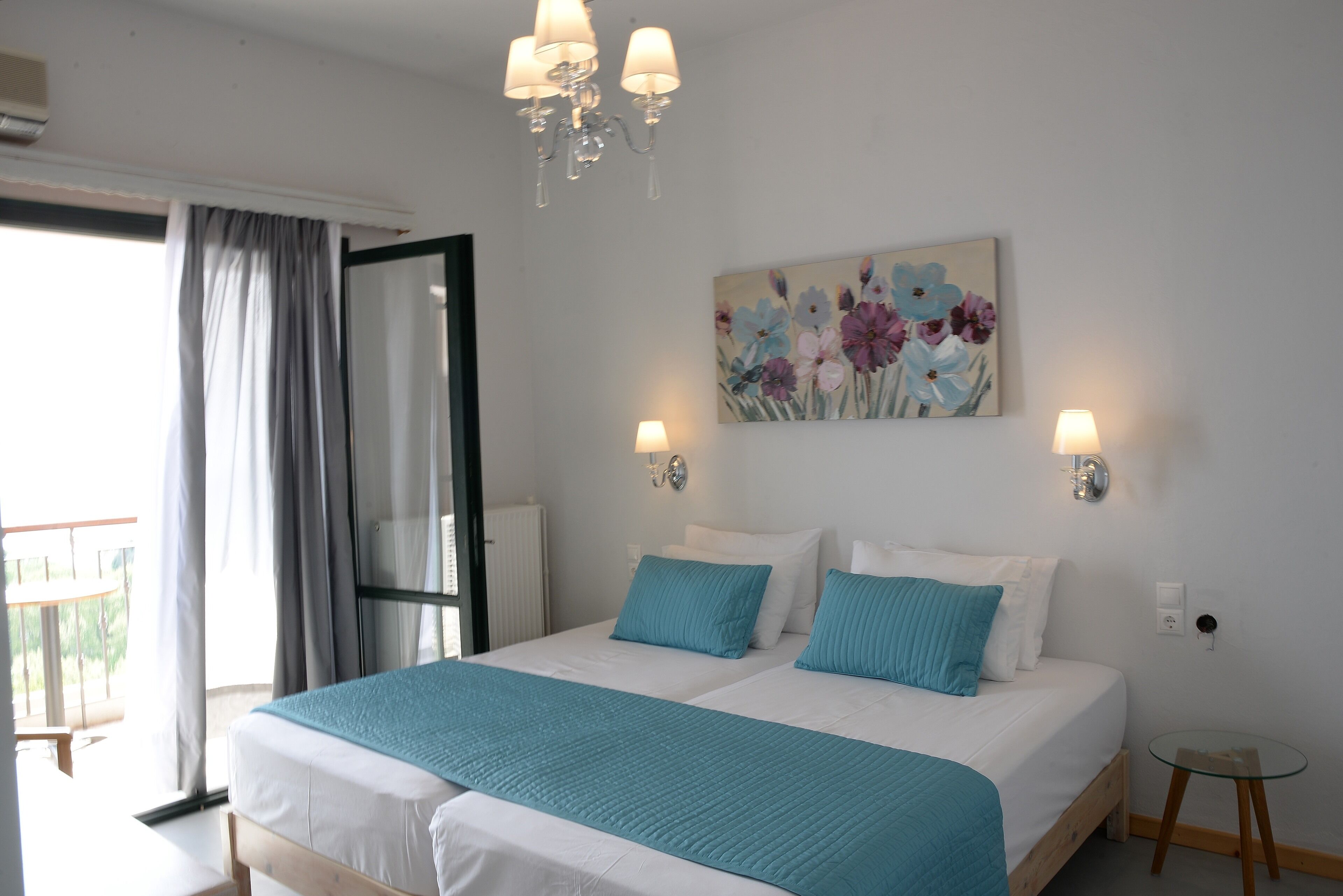 Minibar, in-room safe, free WiFi, bed sheets