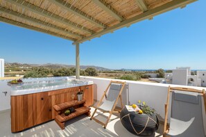 Suite Premium, 2 habitaciones, bañera de hidromasaje, vistas al mar | Bañera de hidromasaje privada