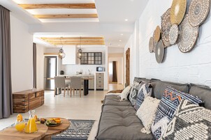 Executive Suite, 2 Bedrooms, Private Pool, Sea View | 3 bedrooms, Egyptian cotton sheets, premium bedding, in-room safe