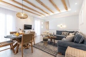 ห้องแกรนด์สวีท, 3 ห้องนอน, สระว่ายน้ำส่วนตัว, เห็นวิวทะเลบางส่วน | 3 ห้องนอน, ผ้าปูที่นอนฝ้ายอียิปต์, เครื่องนอนระดับพรีเมียม