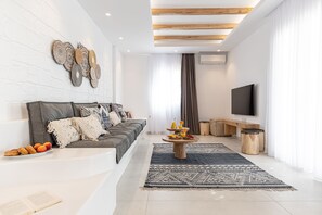 ห้องเอ็กเซกคิวทีฟสวีท, 2 ห้องนอน, สระว่ายน้ำส่วนตัว, วิวทะเล | 3 ห้องนอน, ผ้าปูที่นอนฝ้ายอียิปต์, เครื่องนอนระดับพรีเมียม