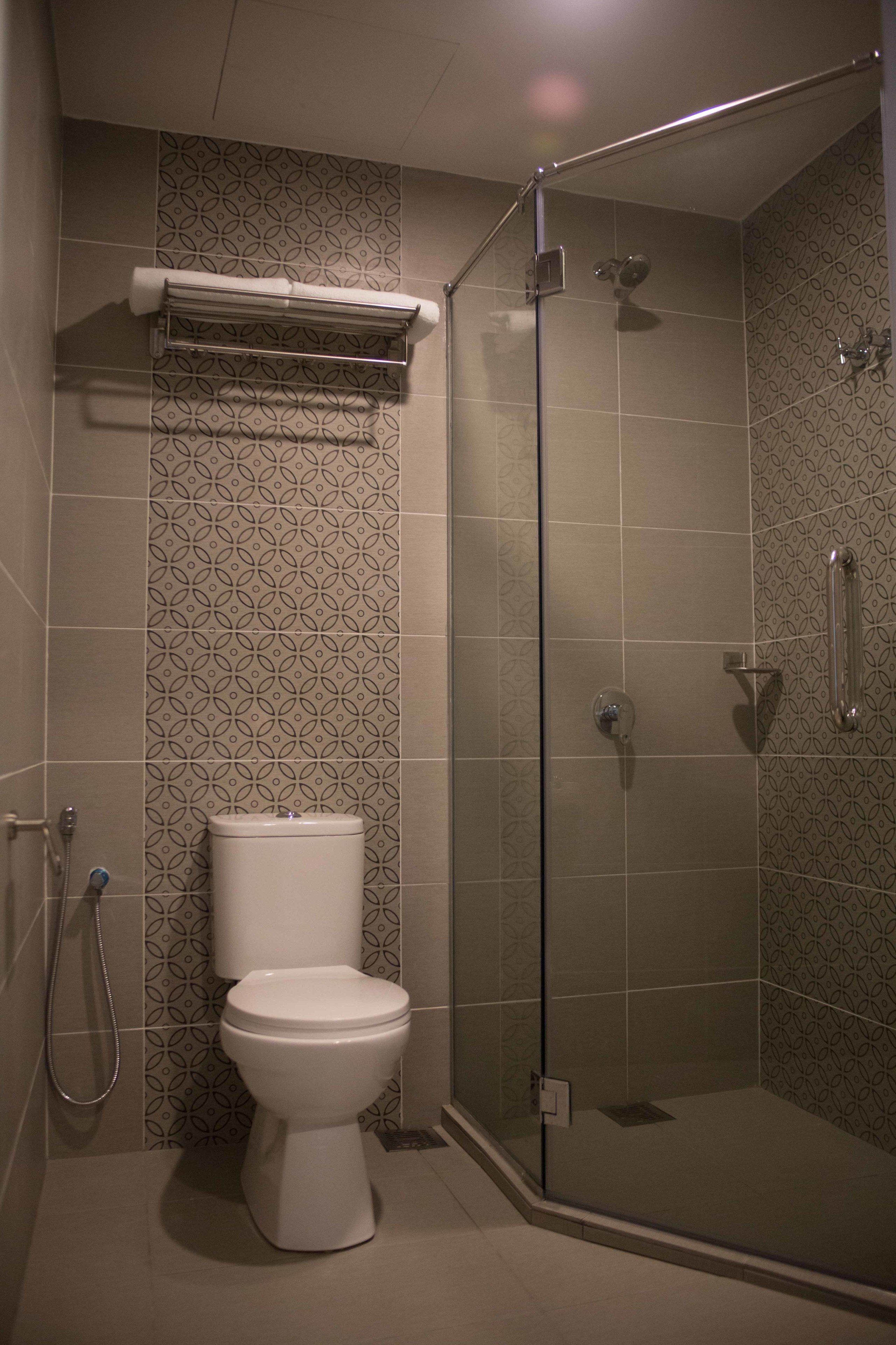 Dutxa, articles de tocador gratuïts, assecador de cabells i bidet 