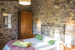 Double Room | Desk, blackout drapes, free cribs/infant beds, free WiFi