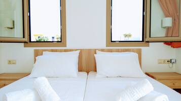 1 bedroom, in-room safe, desk, free cribs/infant beds