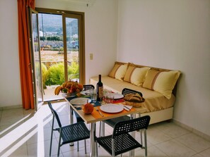 Leilighet – superior, 1 soverom | Spiseområde på rommet