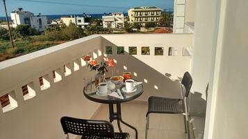 Superior Apartment, 1 Bedroom | 1 bedroom, in-room safe, desk, free cribs/infant beds