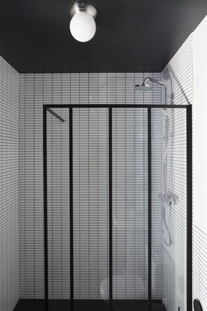 Signature Double Room (Chambre Ho My God) | Bathroom shower - Ho36 hostels (Lyon)