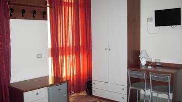 Standard-Dreibettzimmer, barrierefrei | Zimmerausstattung