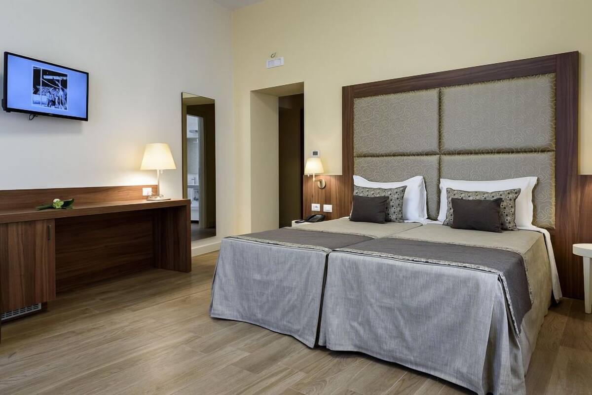 Luxury Double Room (Borromini) | 1 bedroom, premium bedding, minibar, in-room safe