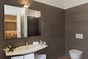 Luxury Double Room (Borromini) | Bathroom sink