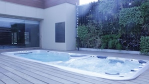 Bồn tắm spa ngoài trời