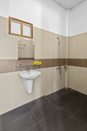 Bruser, brusehoved med spredningseffekt, gratis toiletartikler
