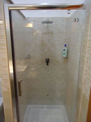 Bathroom shower - Hotel Gorizia (Catania)