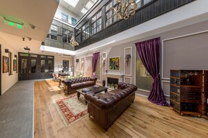 Sala de estar en el lobby
