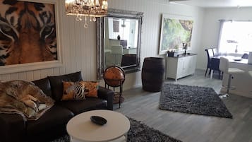 Superior Double Room | 1 bedroom, minibar, desk, soundproofing