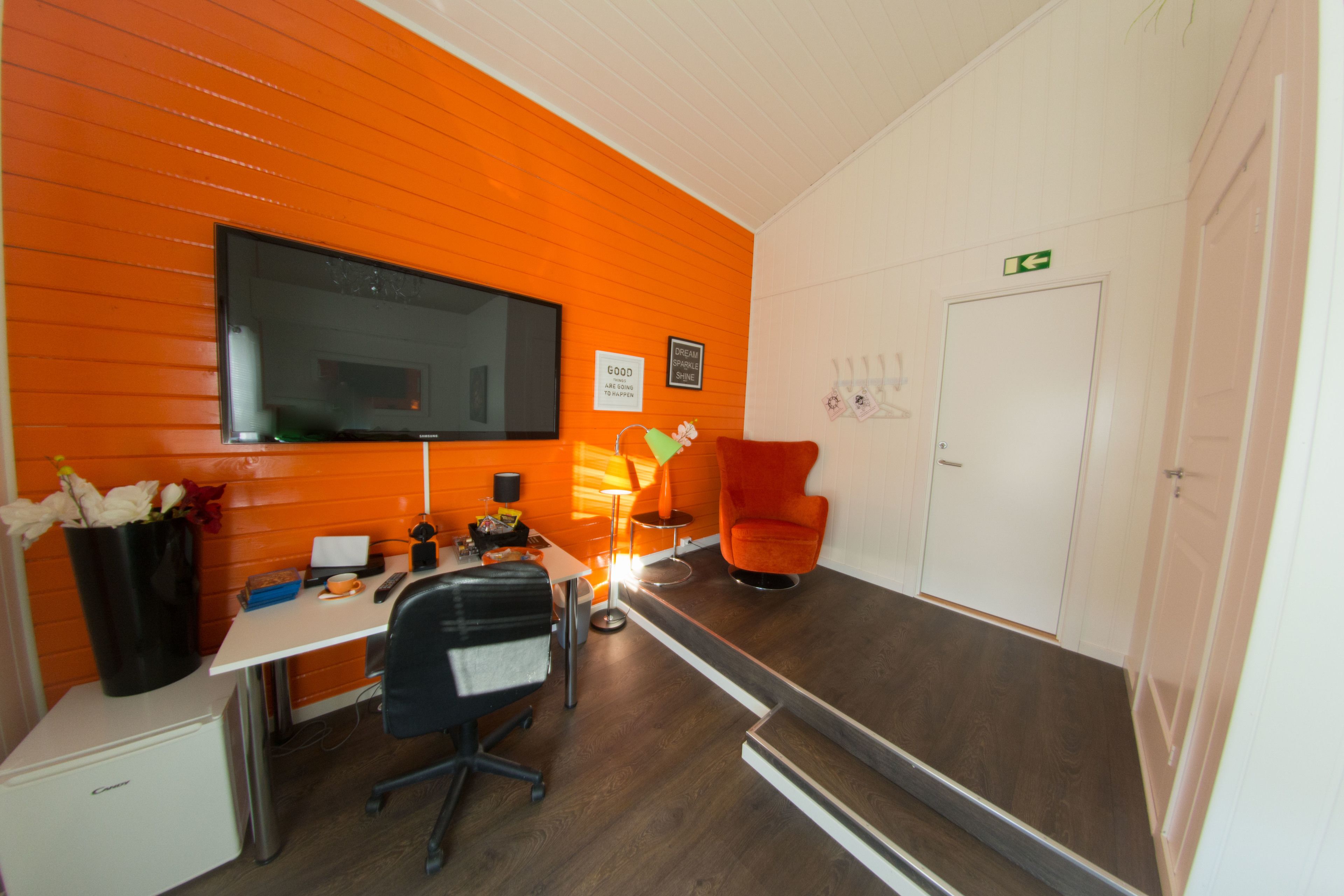 superior double room | minibar, desk, soundproofing, iron/ironing board