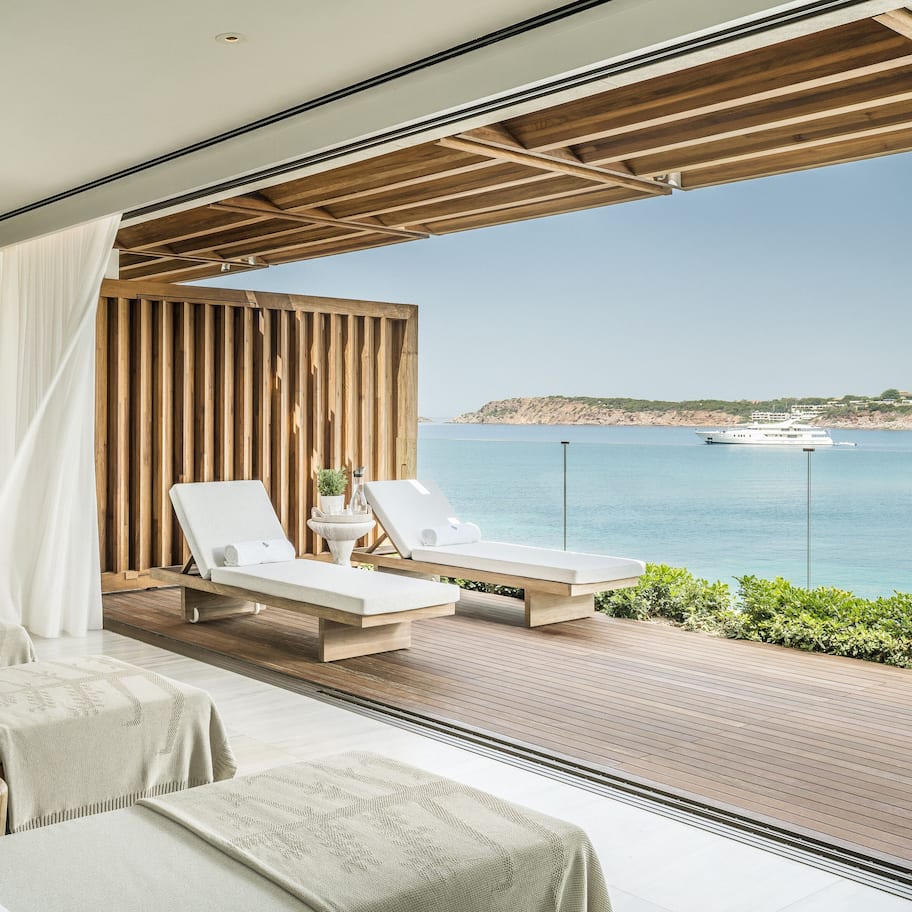 Couples treatment rooms, sauna, steam room, body treatments