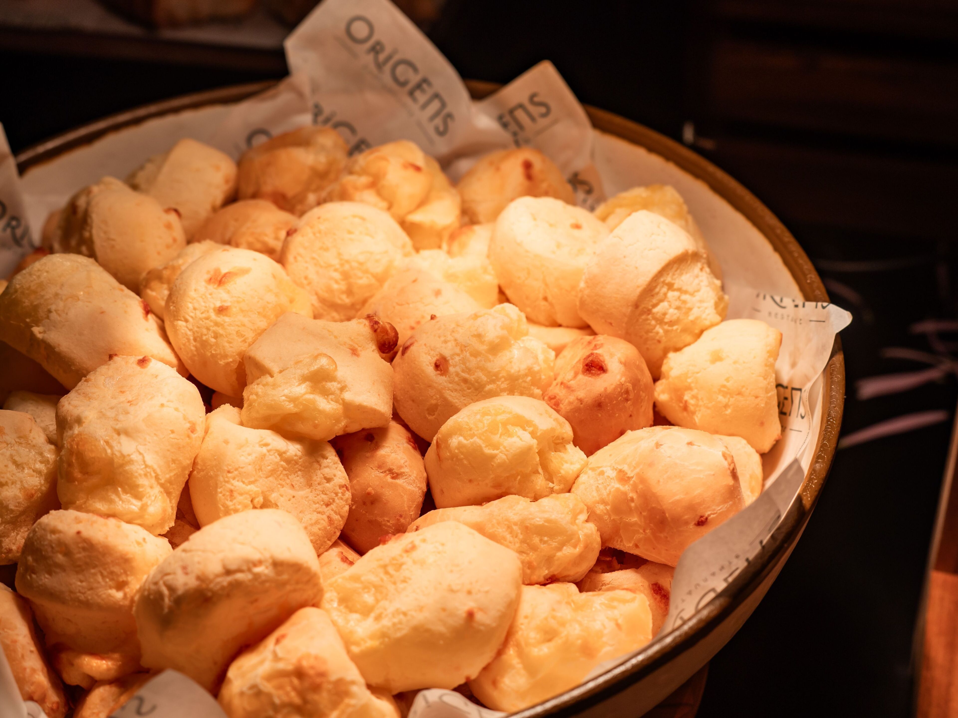 A bowl of cheese bread.